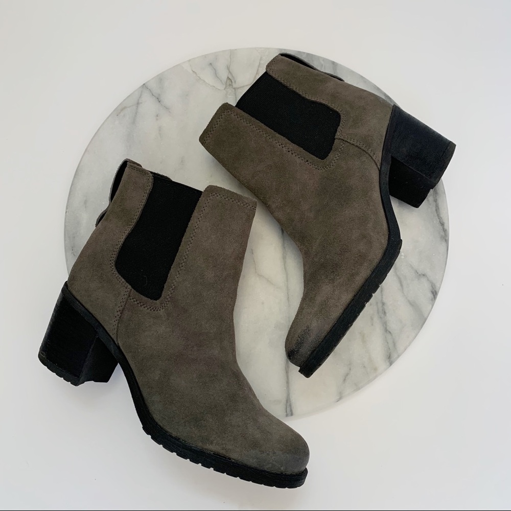 Sam Edelman “hanley” suede chelsea boots